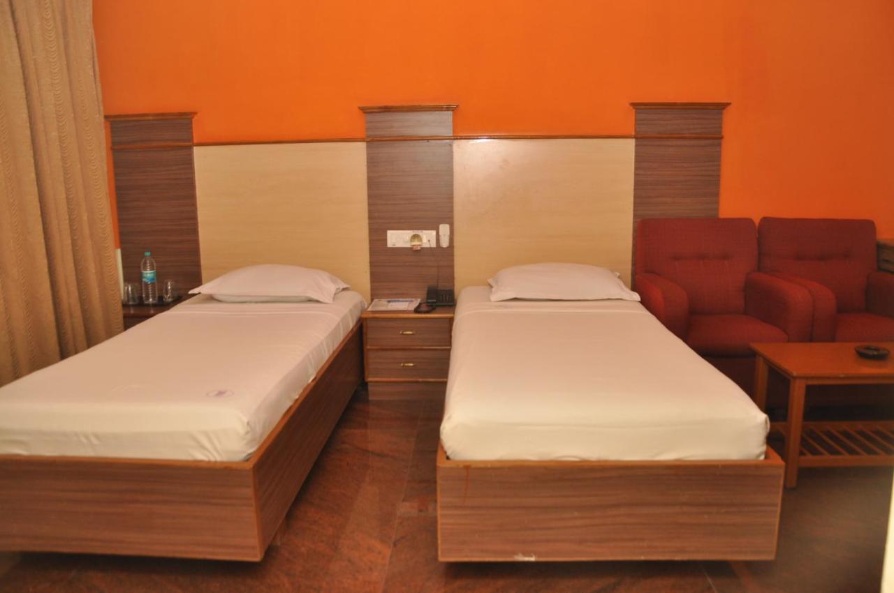 Hotel Pams Mayiladuthurai Exterior foto