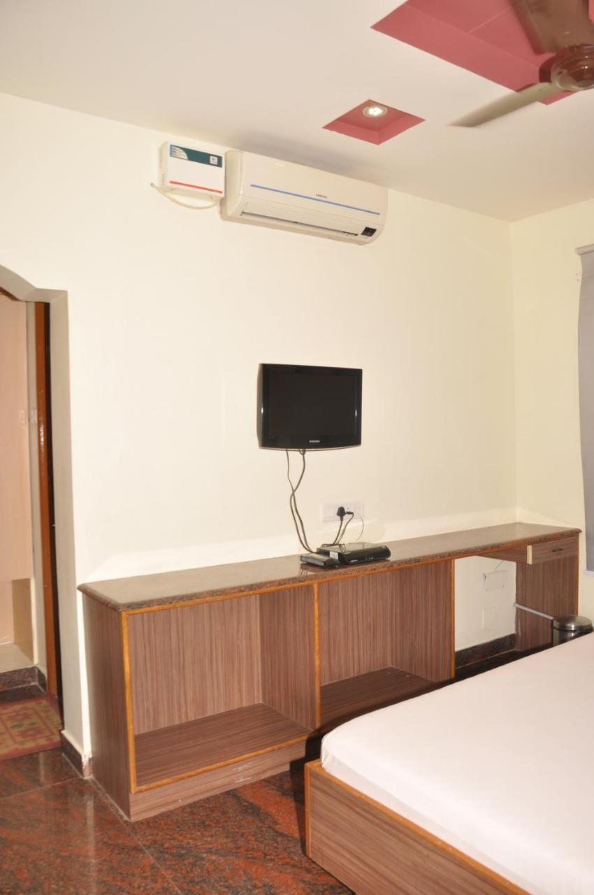 Hotel Pams Mayiladuthurai Exterior foto